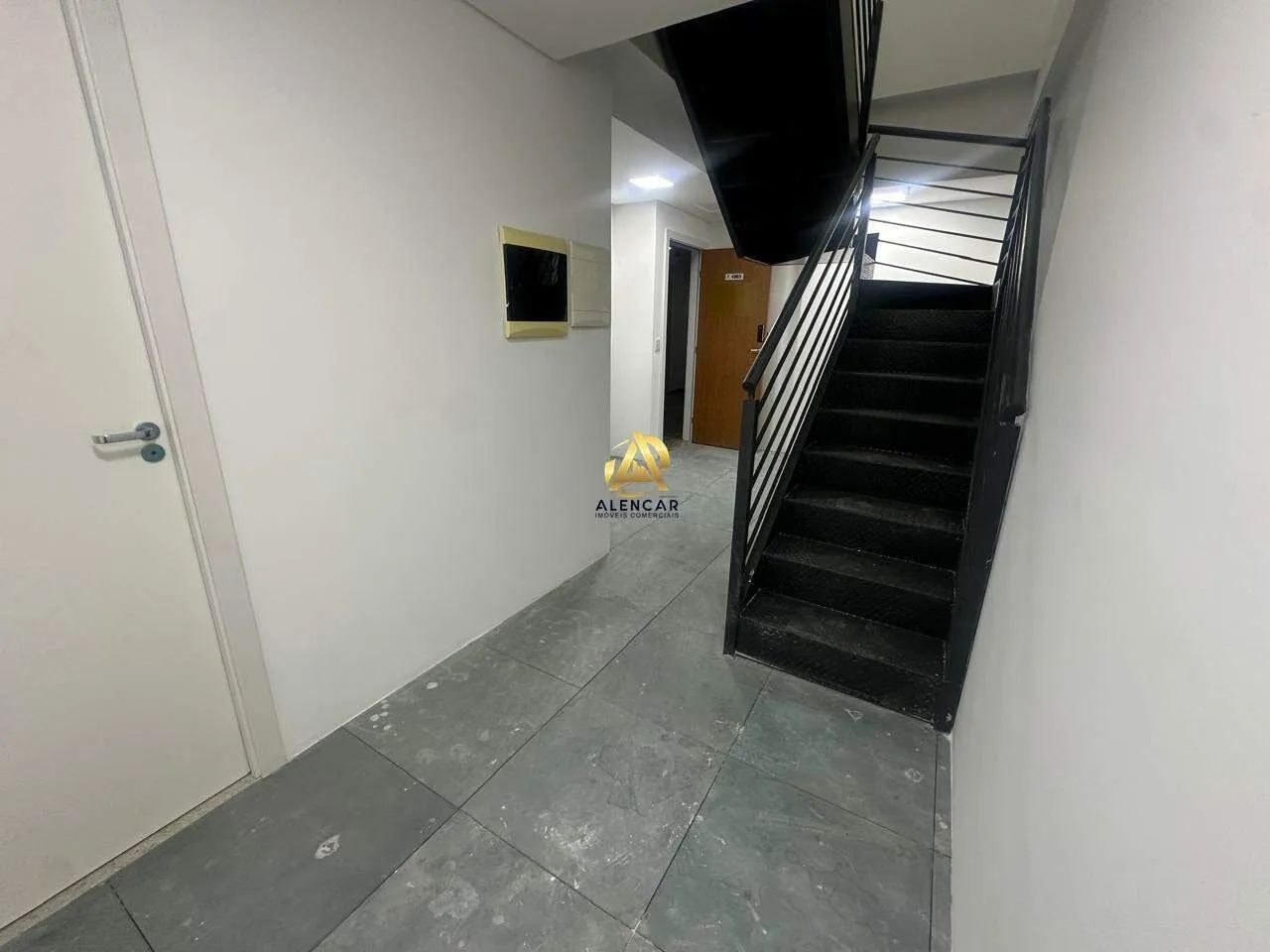Sala Comercial com Mezanino para Locação no Centro de Vila Velha