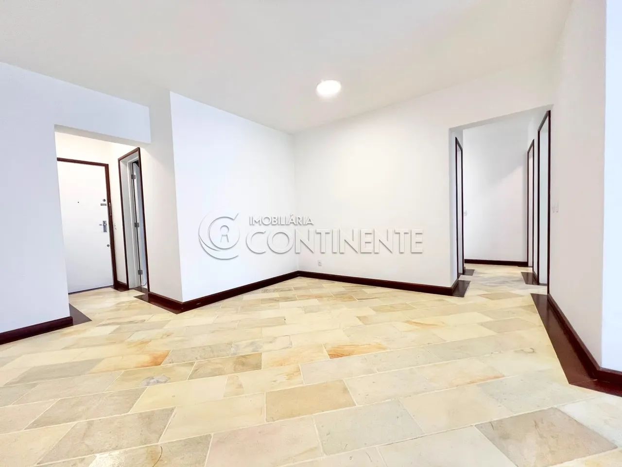 APARTAMENTO À VENDA NO BOM ABRIGO - 04 DORMITÓRIOS COM SUÍTE - 02 GARAGENS - ELEVADOR - Foto 4