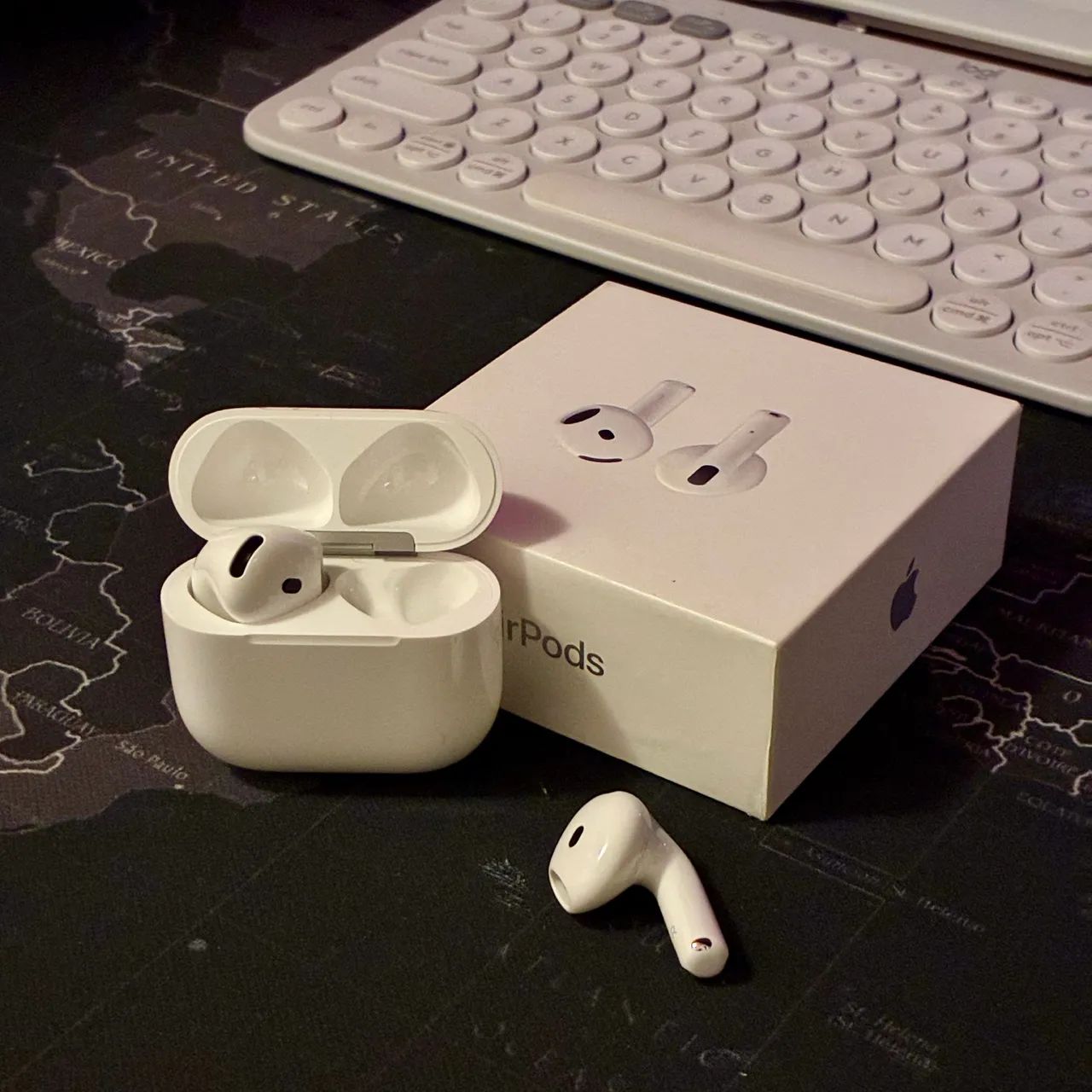 Fone de Ouvido AirPods 4