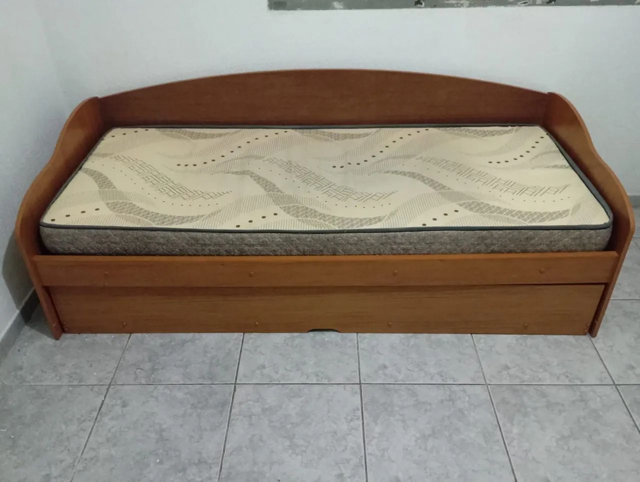 Bi-Cama semi nova dois colchões 3 meses de uso  - Foto 2