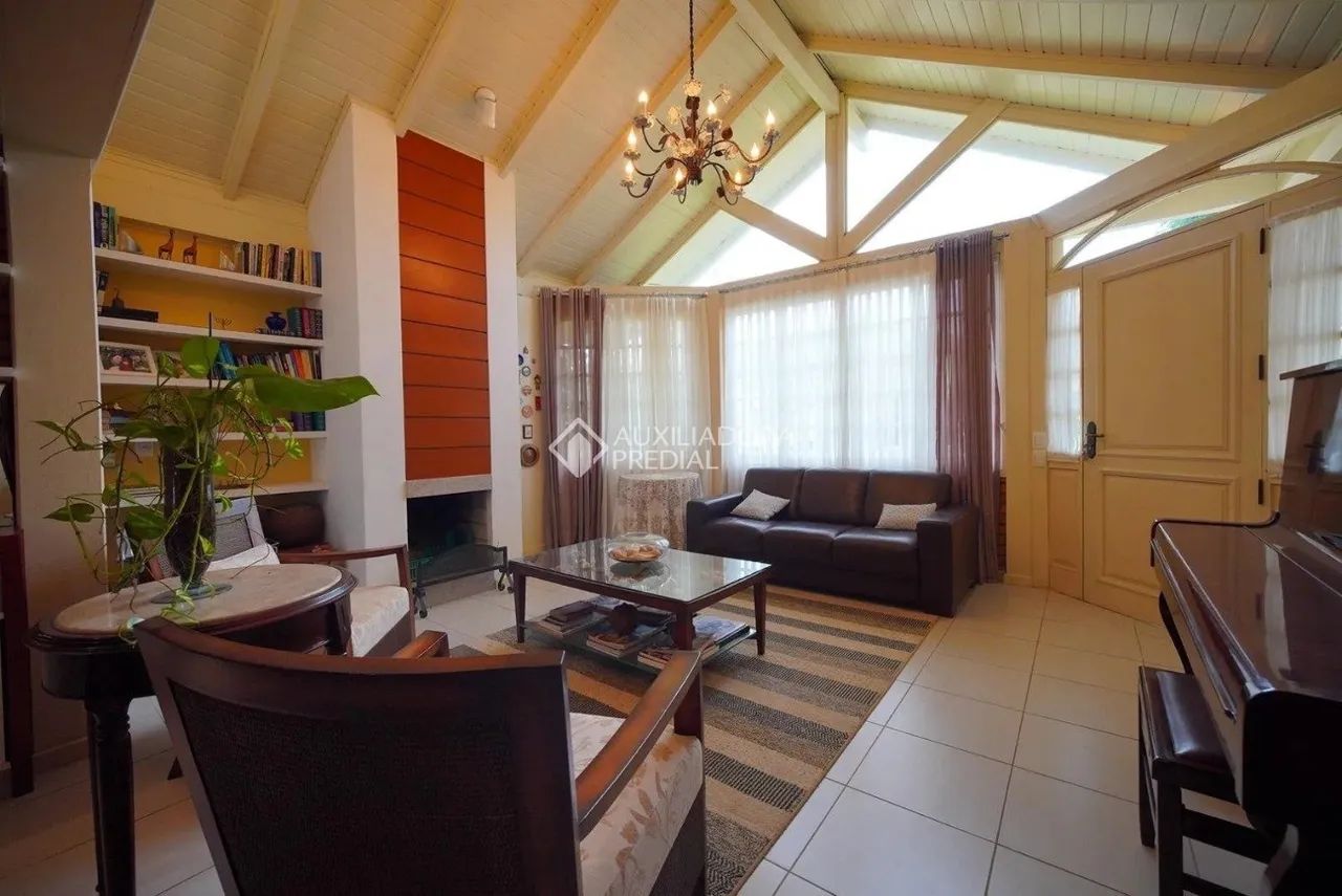 Casa para Alugar em Jurerê Internacional | Mobiliada, com Piscina e 3 Dormitórios