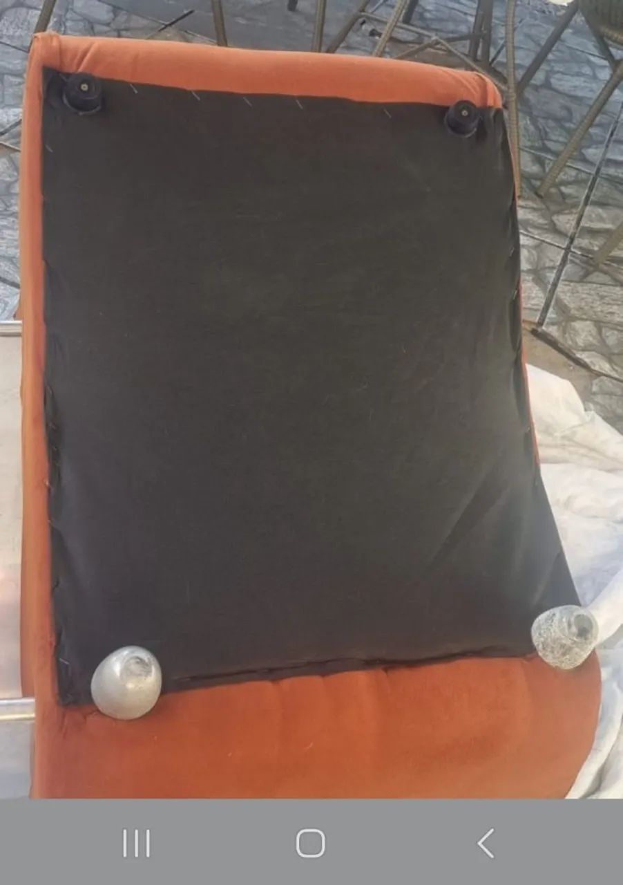 POLTRONAS ACOLCHOADAS COM BRAÇOS DE ALUMÍNIO  - Foto 4