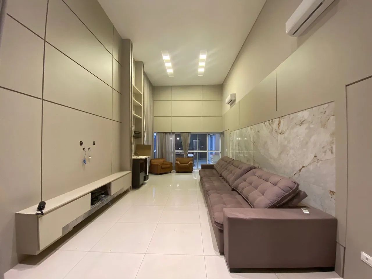 Sofá gigante semi novo
