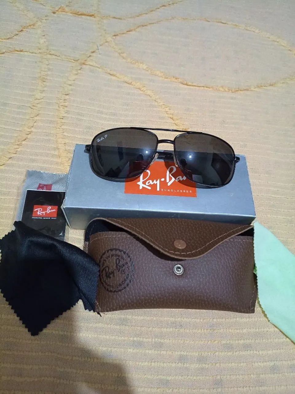 Vende um óculos RAYBAN