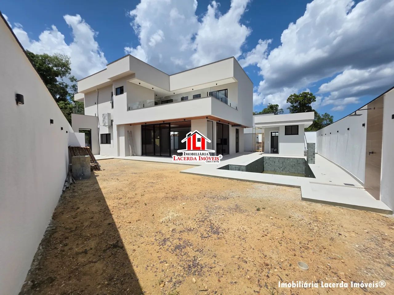 Alphaville 4, Casa Duplex com 4 suítes sendo 1 master com closet, Piscina e quintal latera - Foto 4