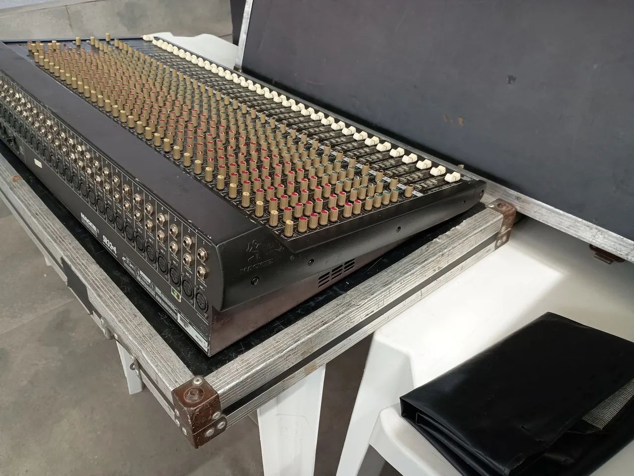 Mackie vlz Sr 32.4 mesa analógica  - Foto 2