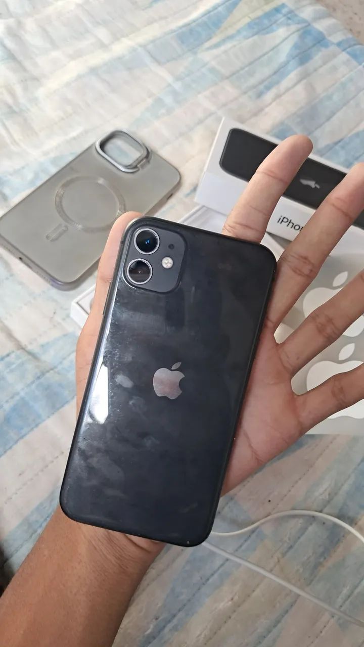 Iphone 11 128Gb com caixa carregador e adersivo! - Foto 4