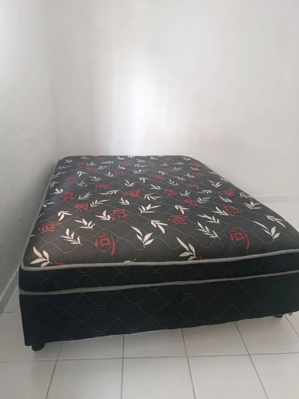 Cama casal seminova