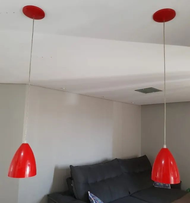 2 lâmpadas pendentes vermelhas lustres