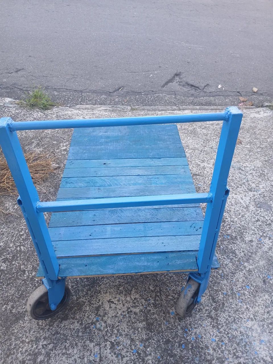 Carrinho plataforma reforçado de ferro e madeira eucaliptos  - Foto 2