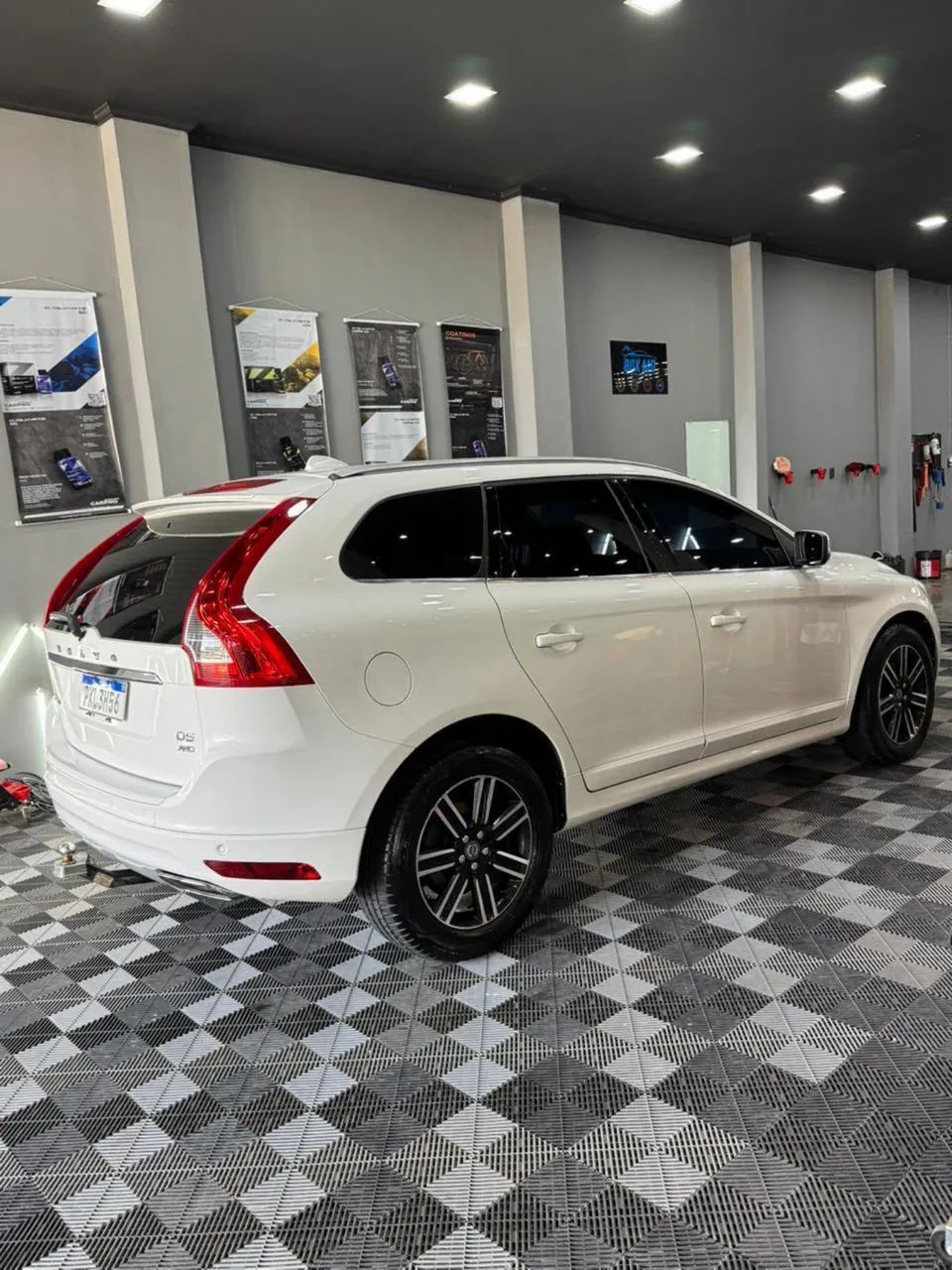 Volvo Xc XC 60 D-5 KINETIC 2.4 AWD Diesel 5p 2017