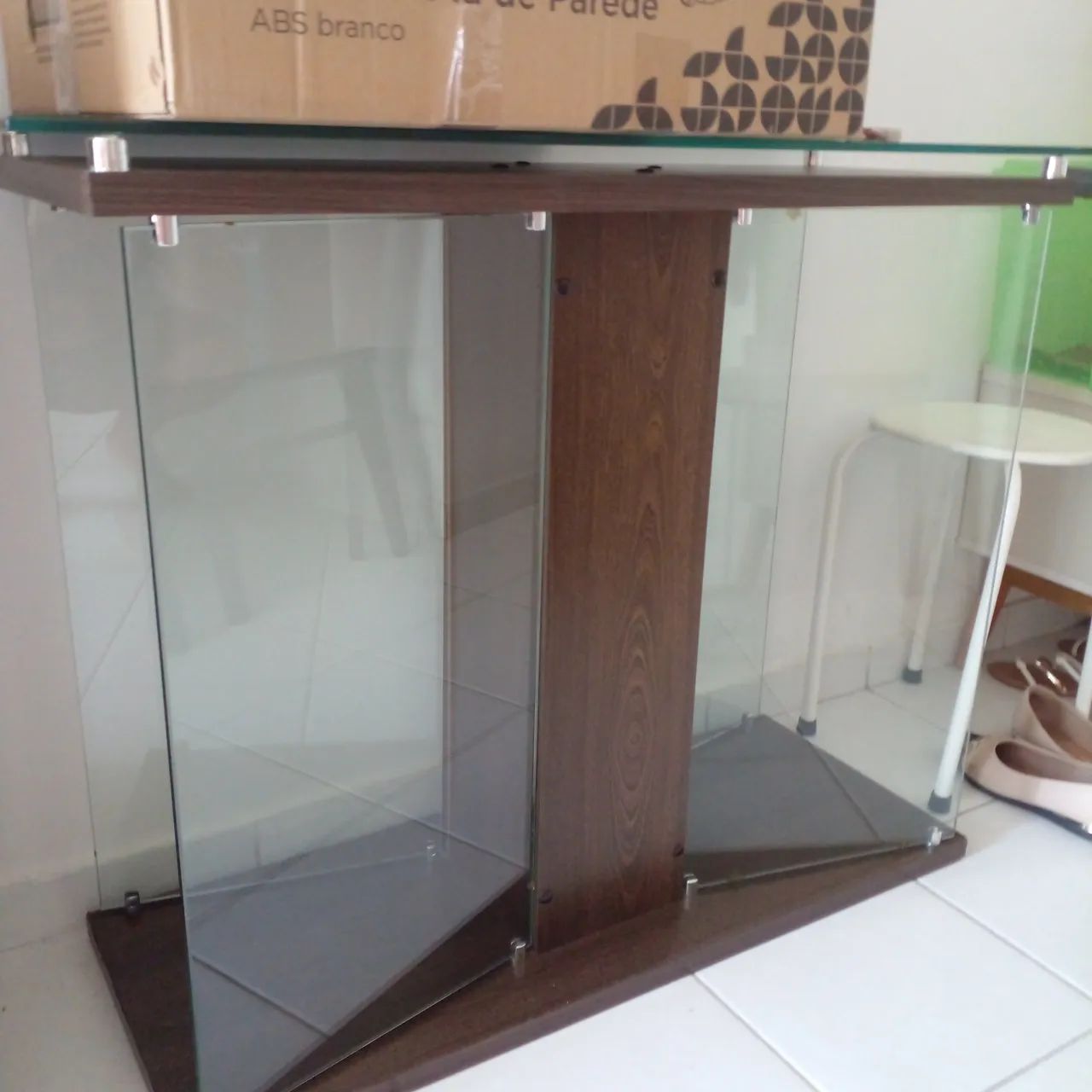 Mesa com 4 cadeiras e Aparador  - Foto 2