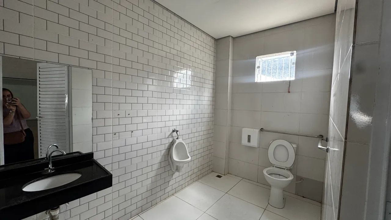 ALUGA-SE GALPÃO COMERCIAL - 1.800 m² - Foto 5