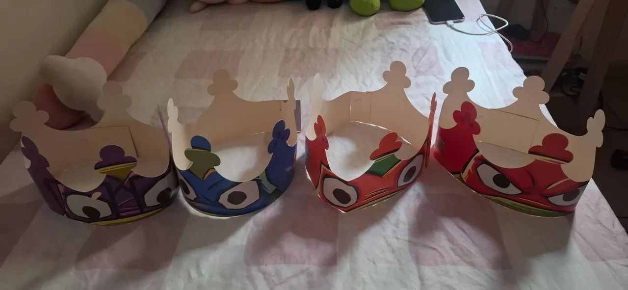 Coroas Tartarugas Ninjas de papelão do BK