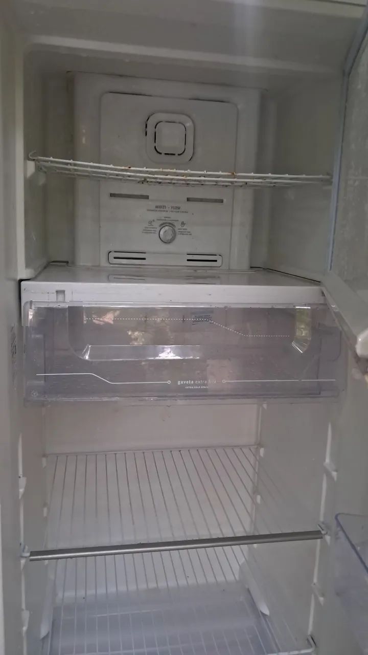 Geladeira eletrolux RFE39 com defeito - Foto 3