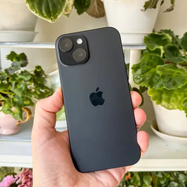 Iphone 15 - Black