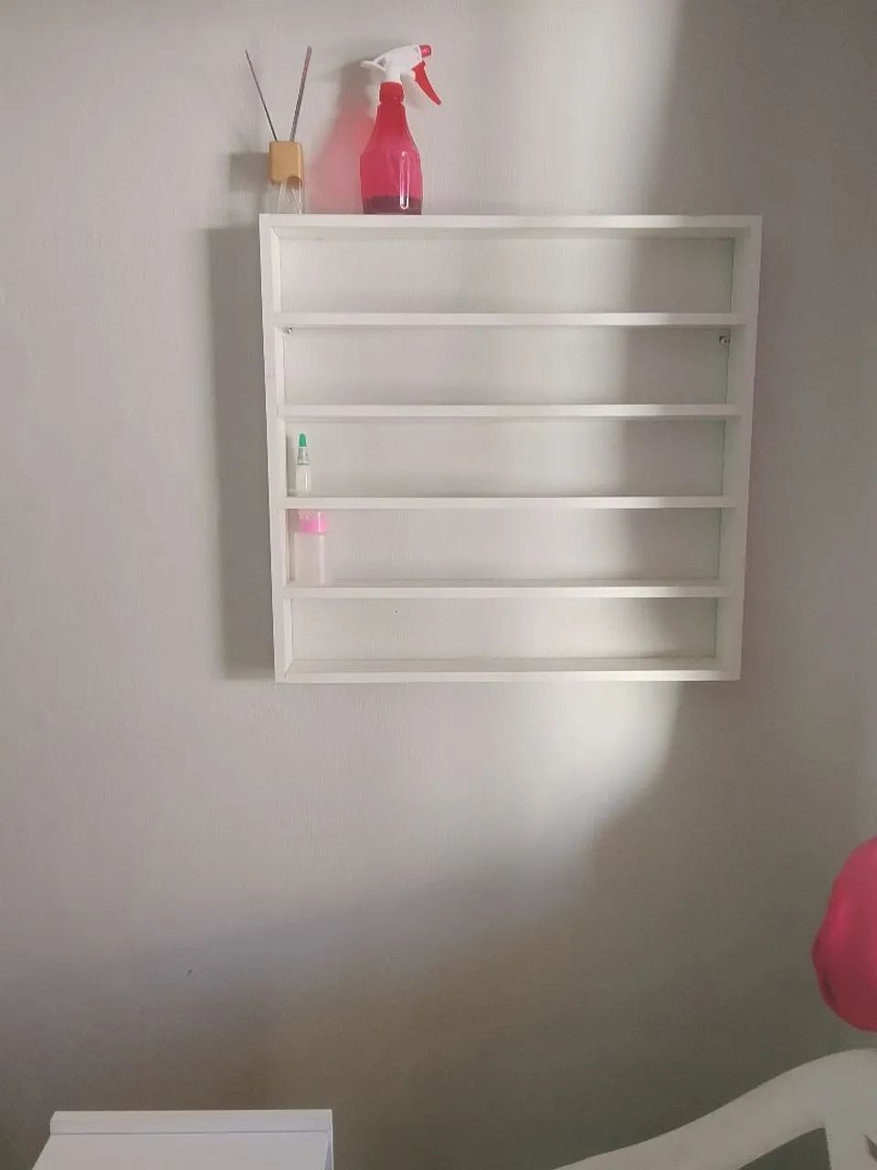 Mesinha e espositor semi novo 