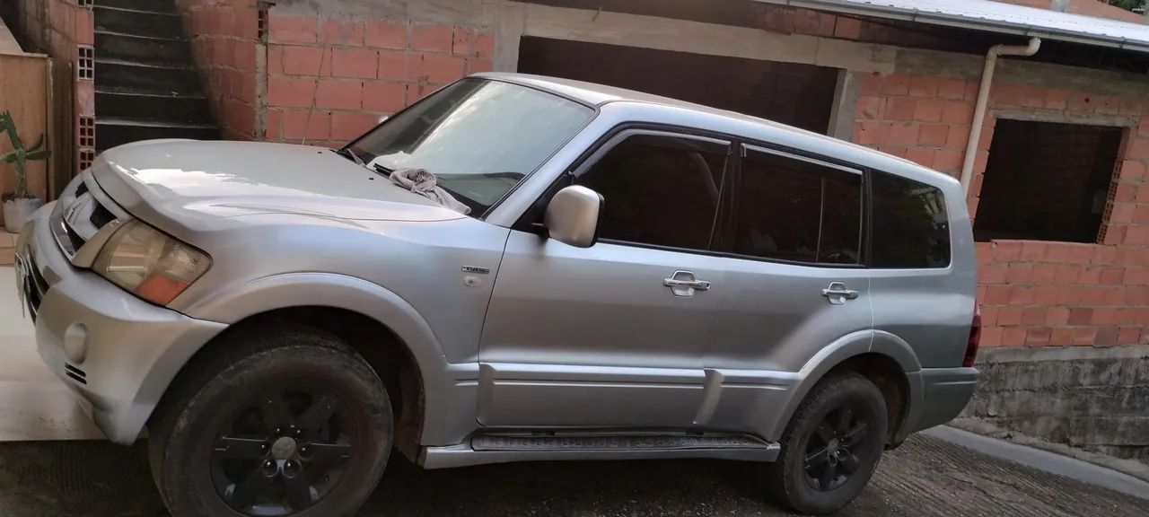 Mitsubishi Pajero GLS Hpe/hpe Full 3.8 233cv 3P AUT 2004
