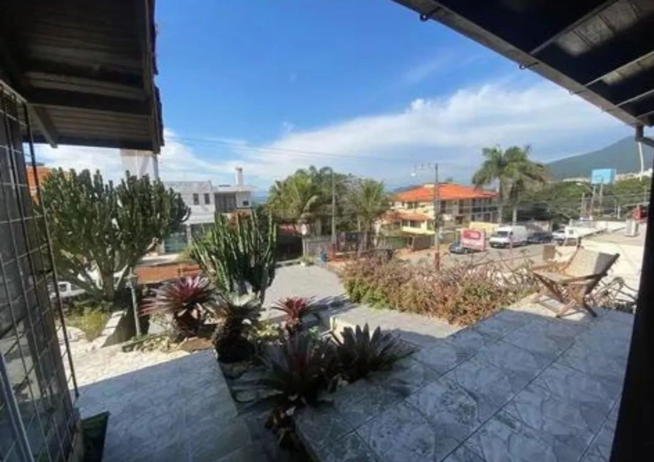 Casa semi-mobiliada, 04 quartos na Praia do Santinho - Foto 3