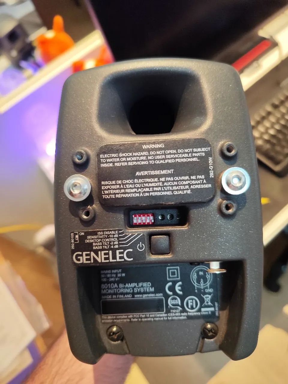 Par de monitores de áudio Genelec com suporte para parede - Foto 4
