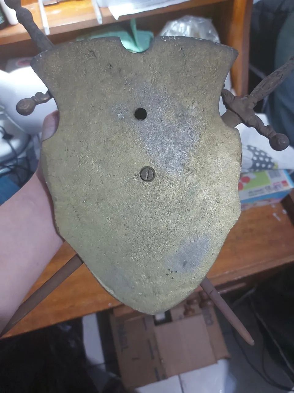 Brasão antigo em bronze espadas cruzada - Foto 3