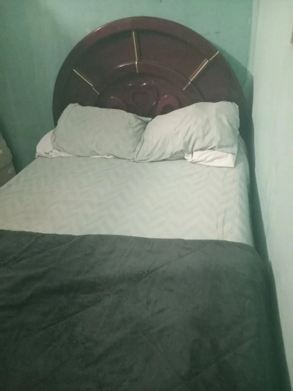 Vendo cama de casal com colchão  - Foto 2