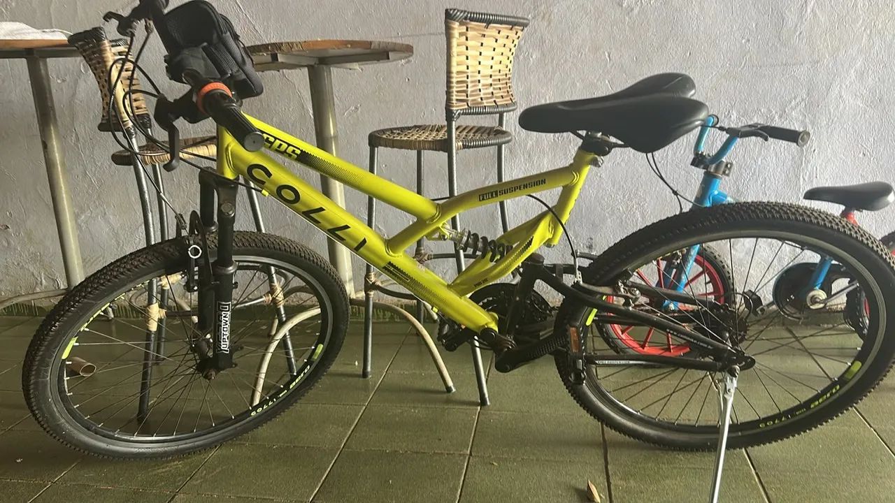 Vendo uma bicicleta 