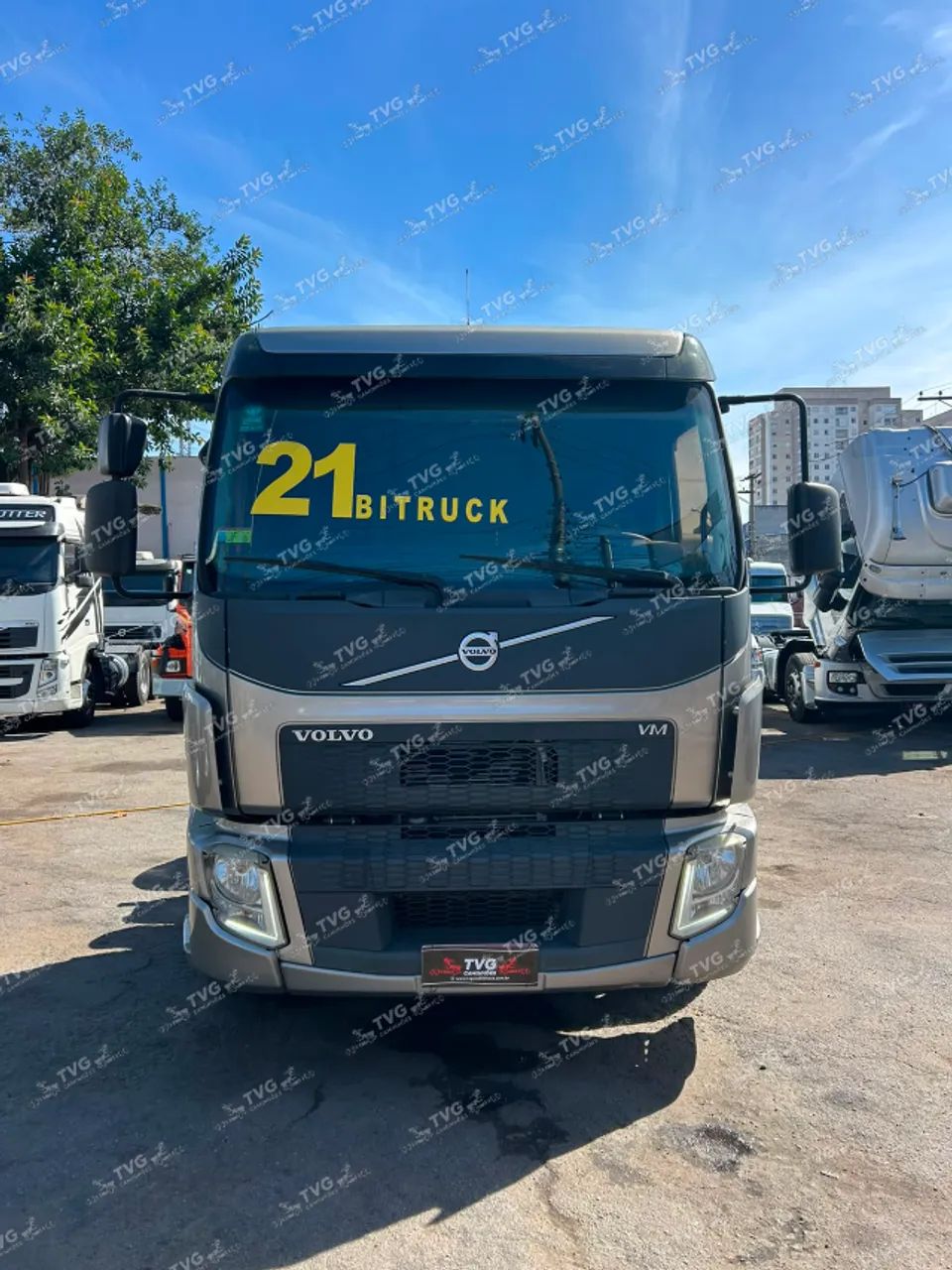 Volvo VM 330 8x2 2021 Ishifit - Foto 2
