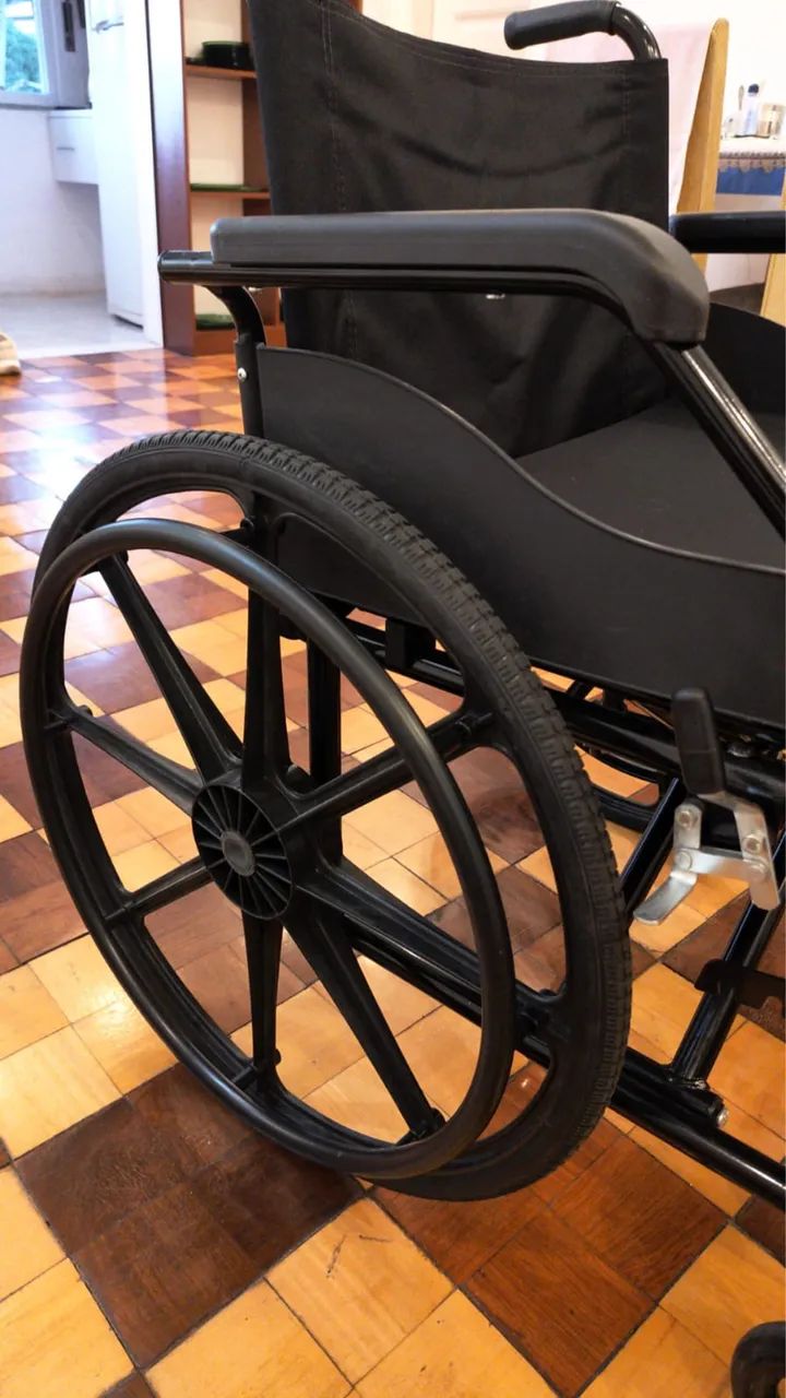 Cadeira de rodas  plus 130kg elevação  de pernas  - Foto 2