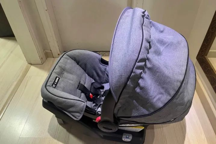 Vendo carinho de bebê com bebê conforto  - Foto 3