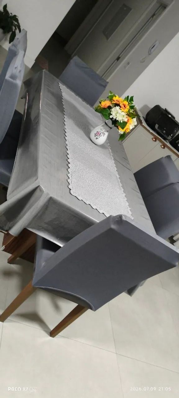 Mesa com 6 cadeiras 