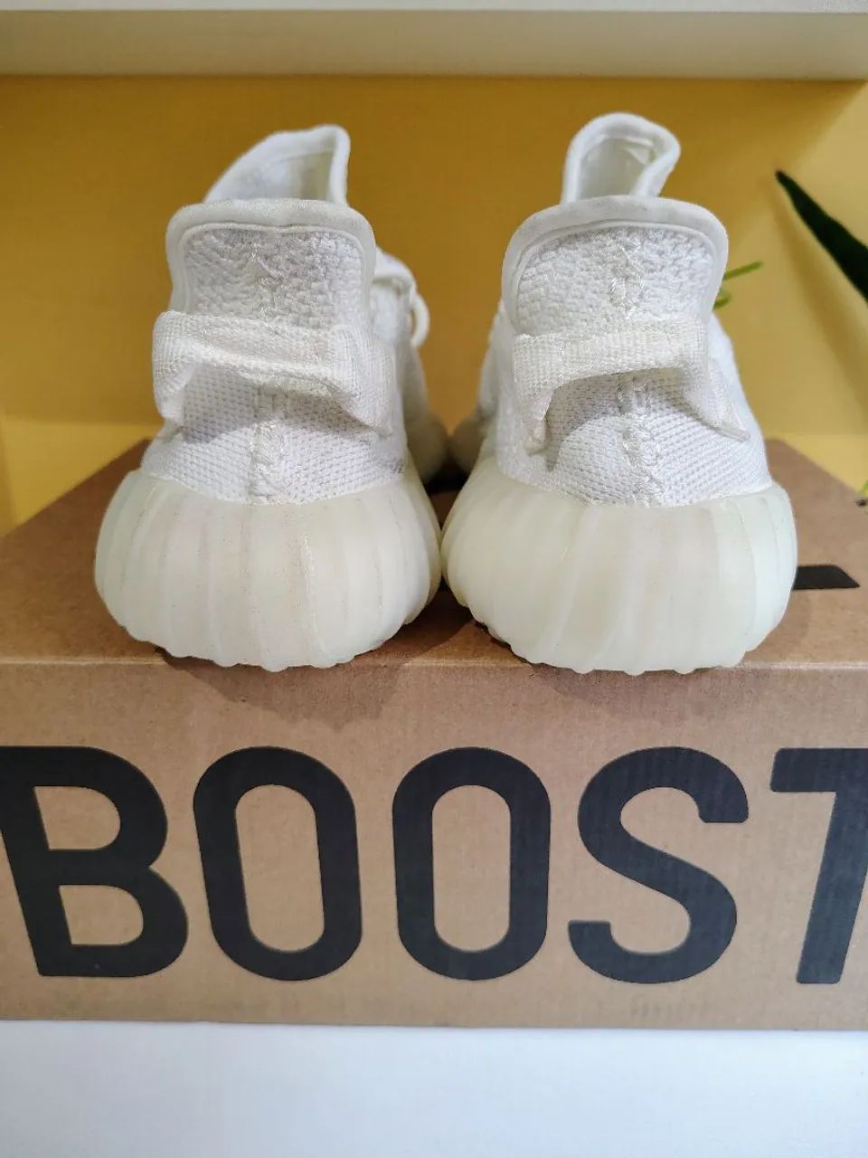 Tênis Yeezy boost 350 V2  branco - Foto 3