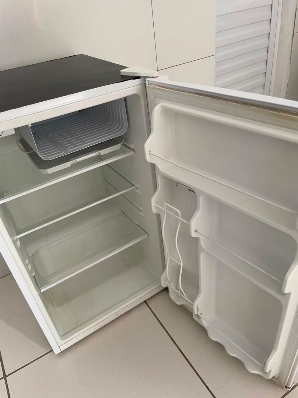 Frigobar Midea 124 litros inverter com gaveta 