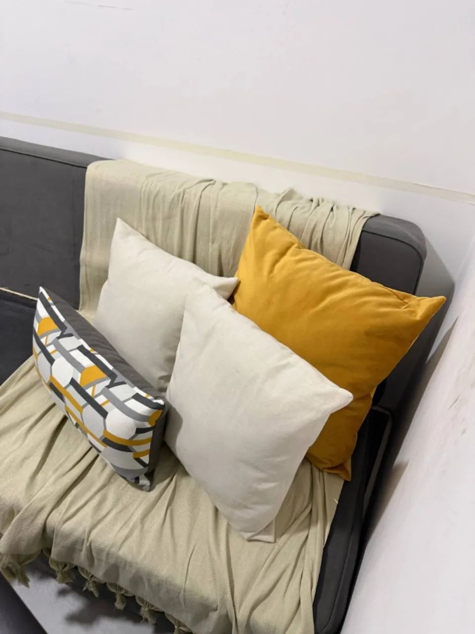 Sofá cama com almofadas - Foto 4