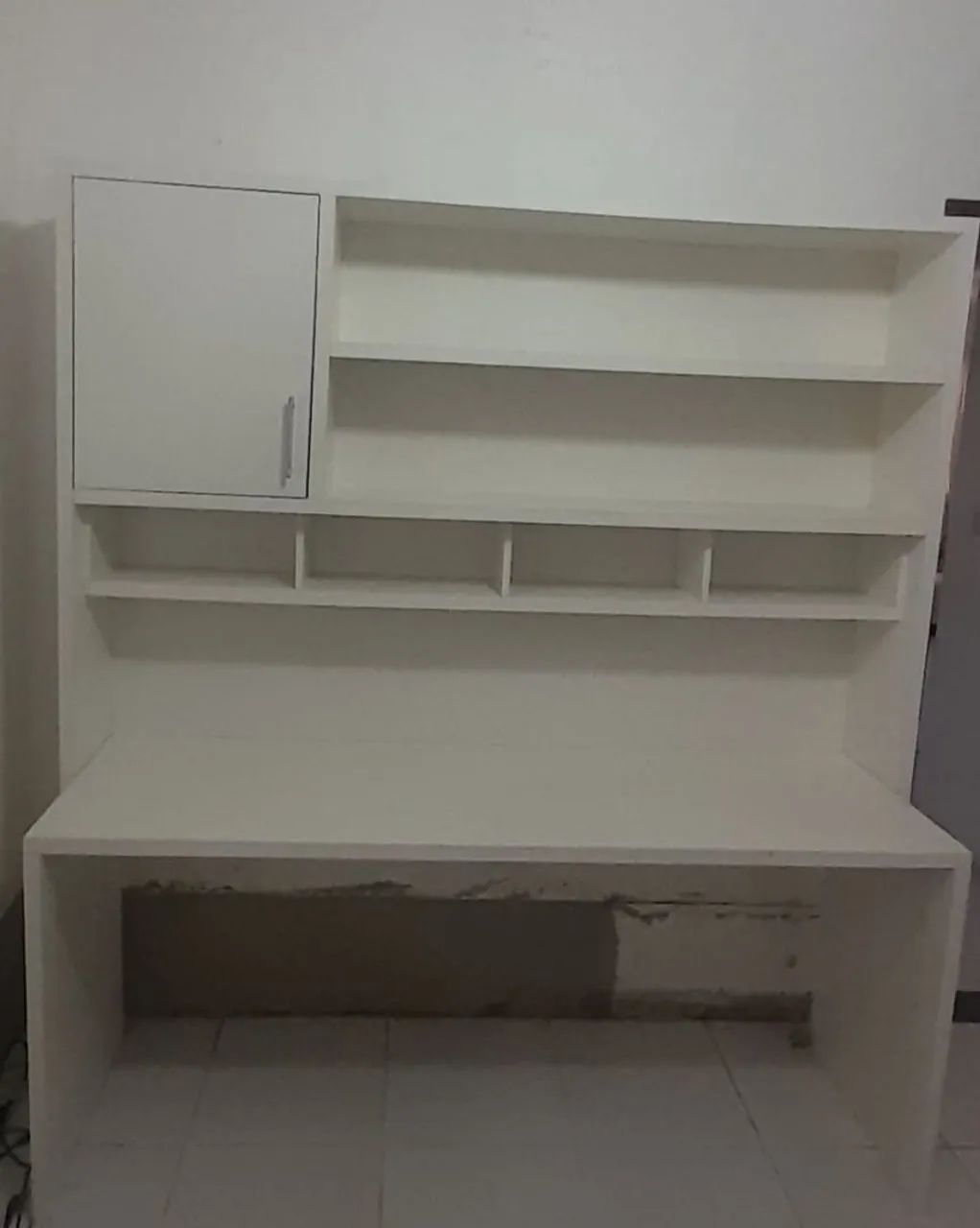 Mesa para estudo em boas condições 