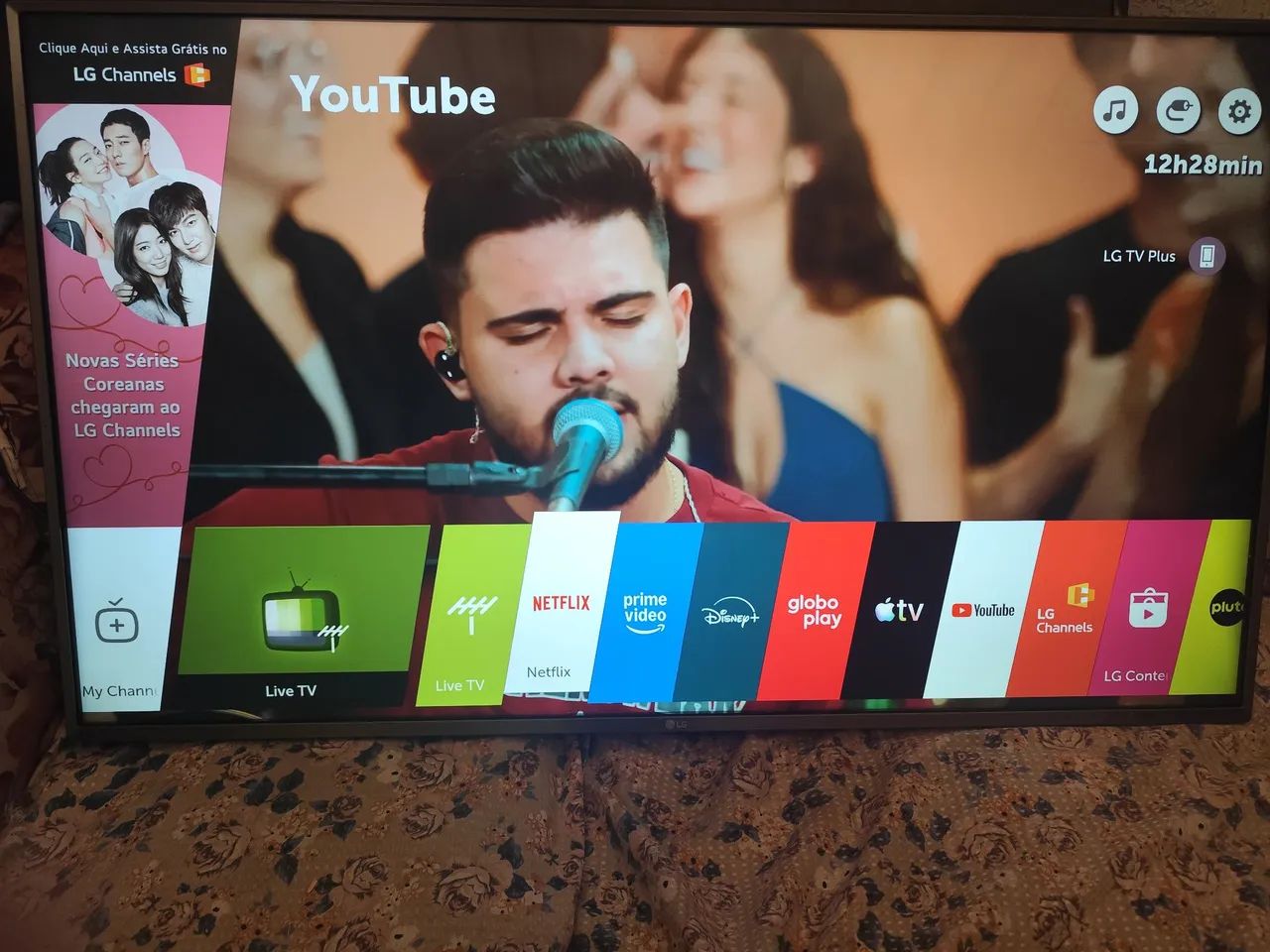 Tv smart 50 4k funcionando perfeitamente  pé cabo e controle 