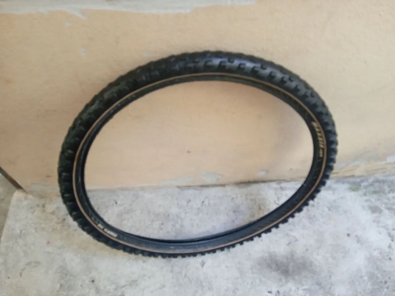 Pneu aro 26 vintage 2.35 meia vida.obs