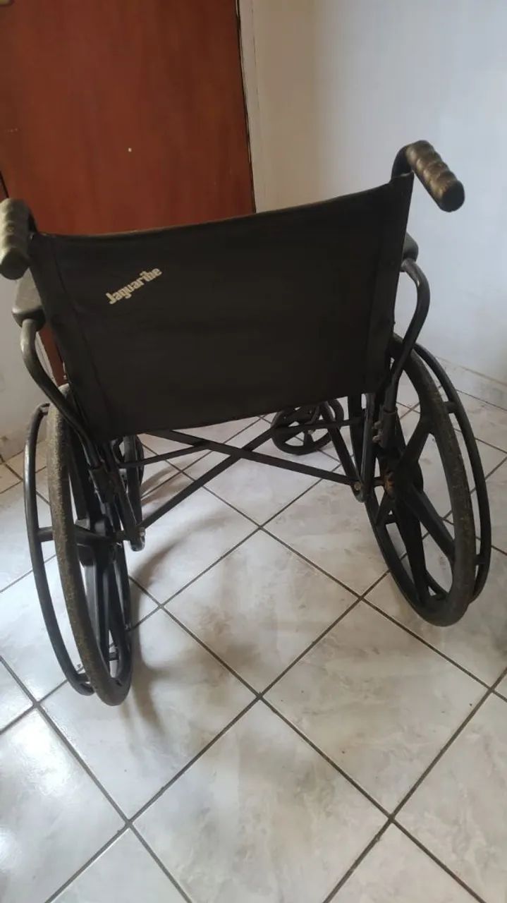 Cadeira de rodas (faço a entrega)