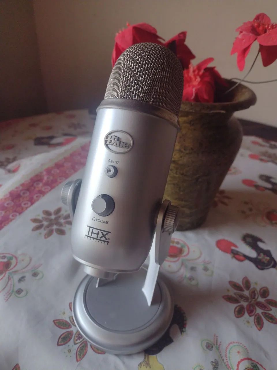 Microfone Blue Yeti (Modelo Padrão)
