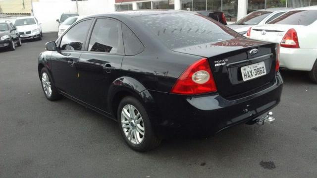 FORD FOCUS SEDAN GLX KINETIC 2.0 16V FLEX Preto 2011/2012 - Foto 2