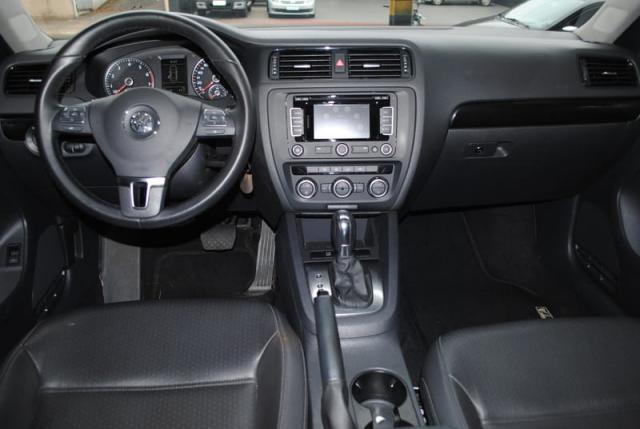 VOLKSWAGEN I/ JETTA 2.0 2013 Tiptronic - Foto 4