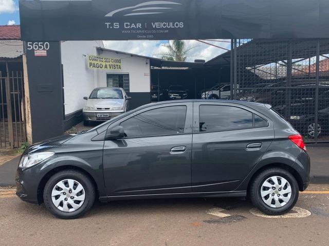 Onix 1.0 Joy 2017 - Apenas 45.000 km - Impecável - Leia texto - Foto 5
