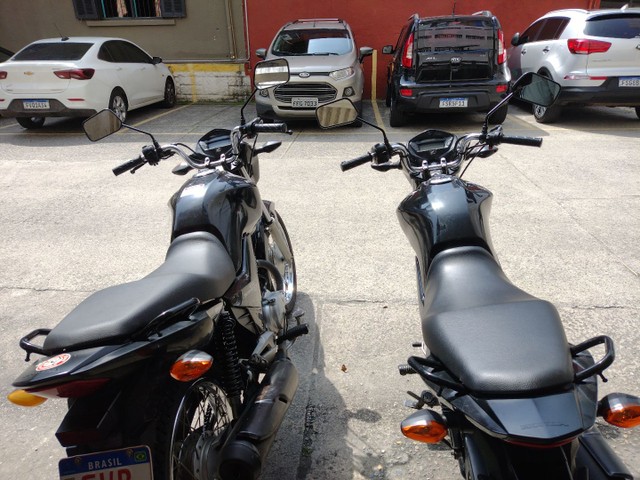 VENDENDO 2 TITAN 150