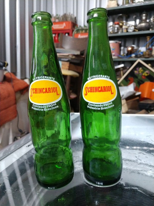 Duas garrafas refrigerante Schincariol antiga