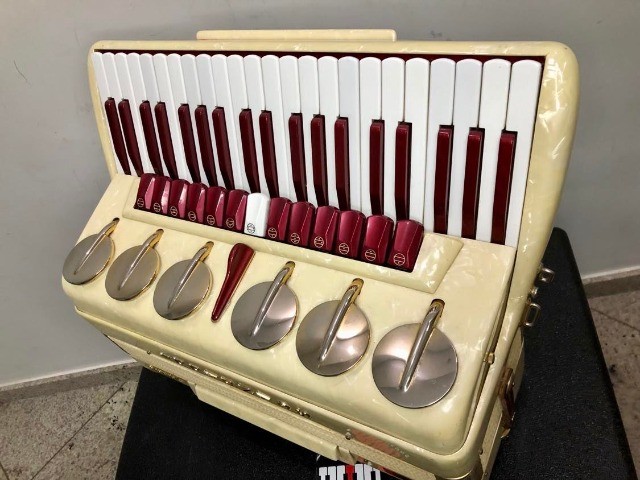 Acordeon Scandalli Showman - Foto 3