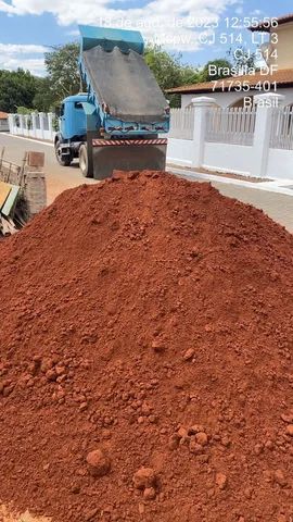 Aterro e terra de grama 