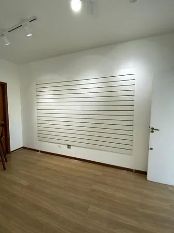 Painel Canaletado e Balcões de loja