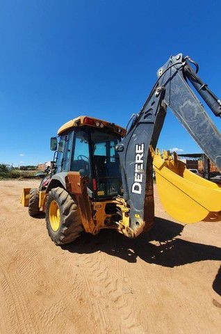 Retroescavadeira John Deere 310L Totalmente operacional.