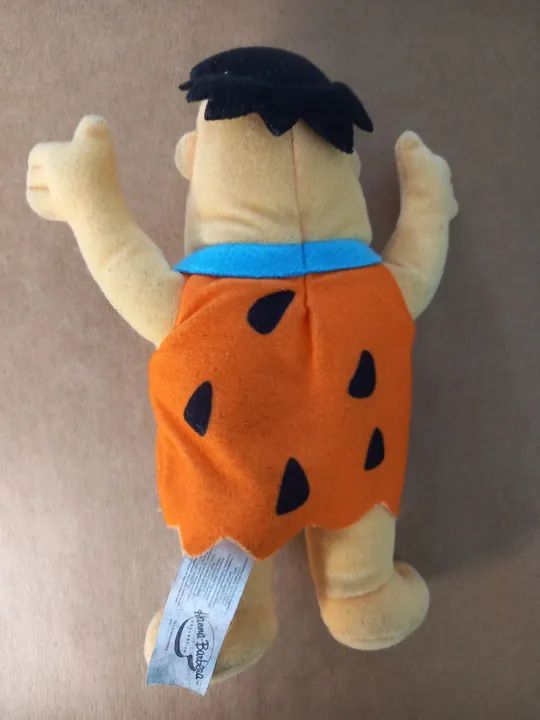 Boneco de Pelúcia Fred Flintstone - Foto 2