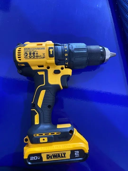 Parafusadeira/Furadeira DeWalt 20V 2Ah